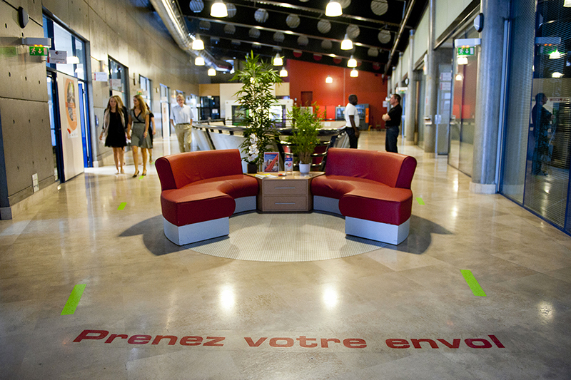 Hubstart Center - pépinière d'entreprise, coworking, location bureaux équipés Paris Roissy